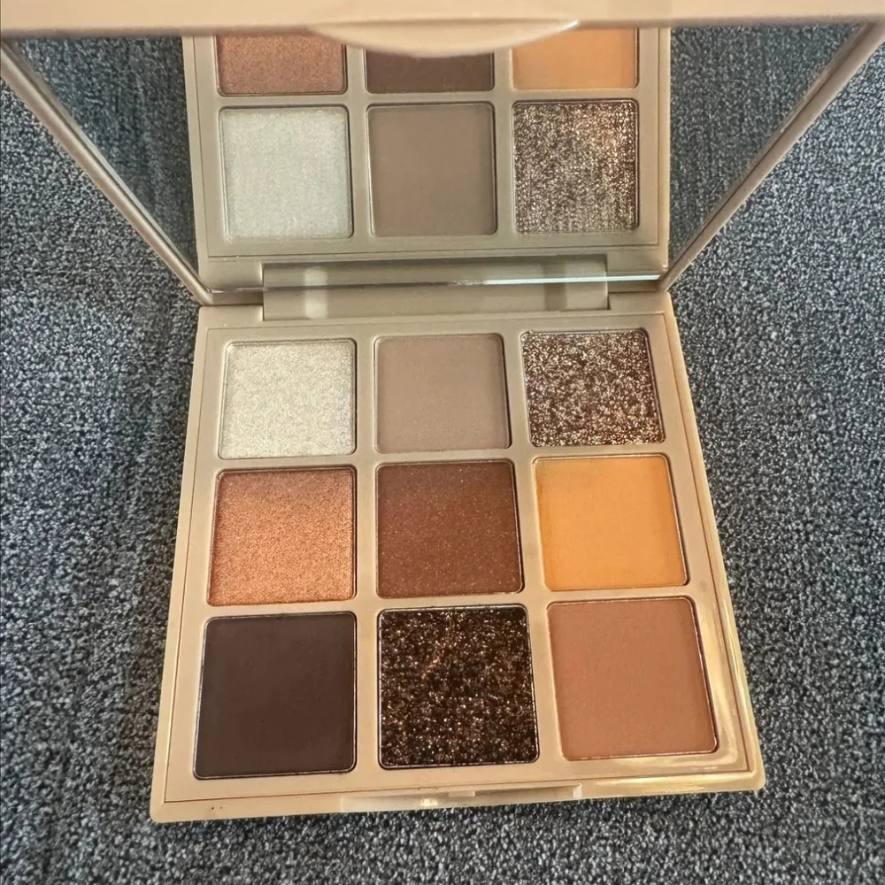 KARA Beauty Eyeshadow Pallet NEW Gorgous Fall Colors